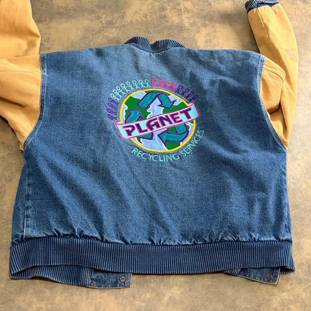 International Denim Varsity‎ Jacket Mens XL Blue Tan Planet Recycling VTG *FLAW*